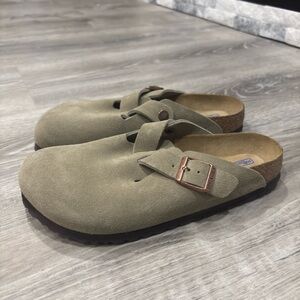 Birkenstock taupe Suede Clogs